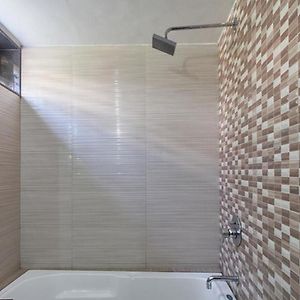 Comfort Triple Room Shower
